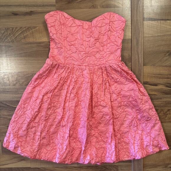 NEW Showpo. Inez Mini Dress Strapless Bubble Hem Jacquard Coral Size 4 Party - Picture 1 of 8